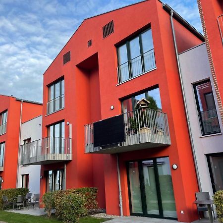 Pole Poppenspaeler Mit Ladestation Busum Exterior photo