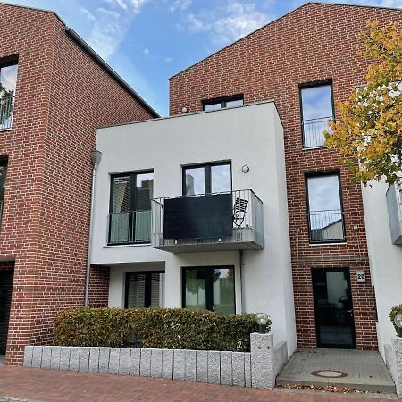 Pole Poppenspaeler Mit Ladestation Busum Exterior photo