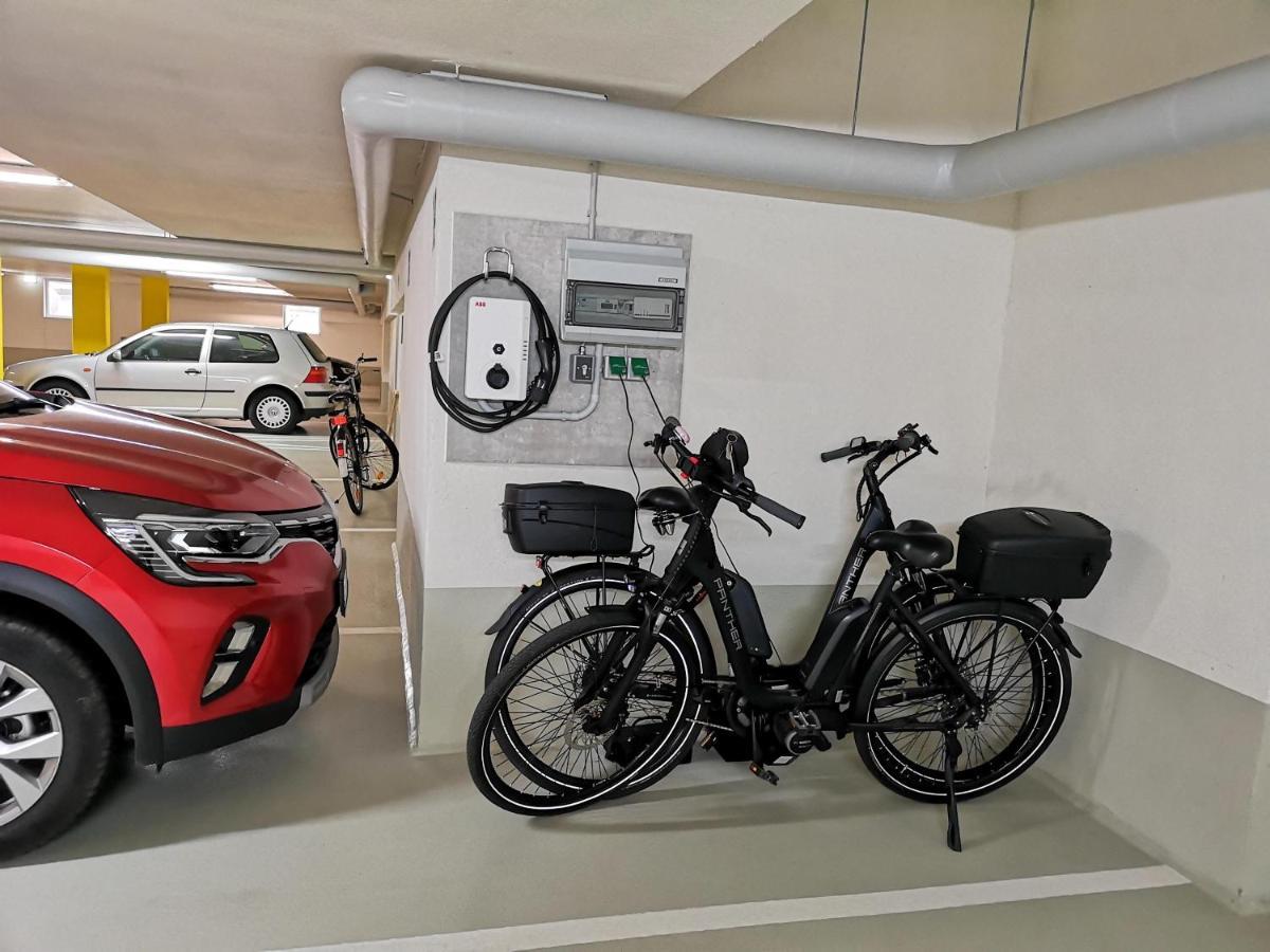 Pole Poppenspaeler Mit Ladestation Busum Exterior photo