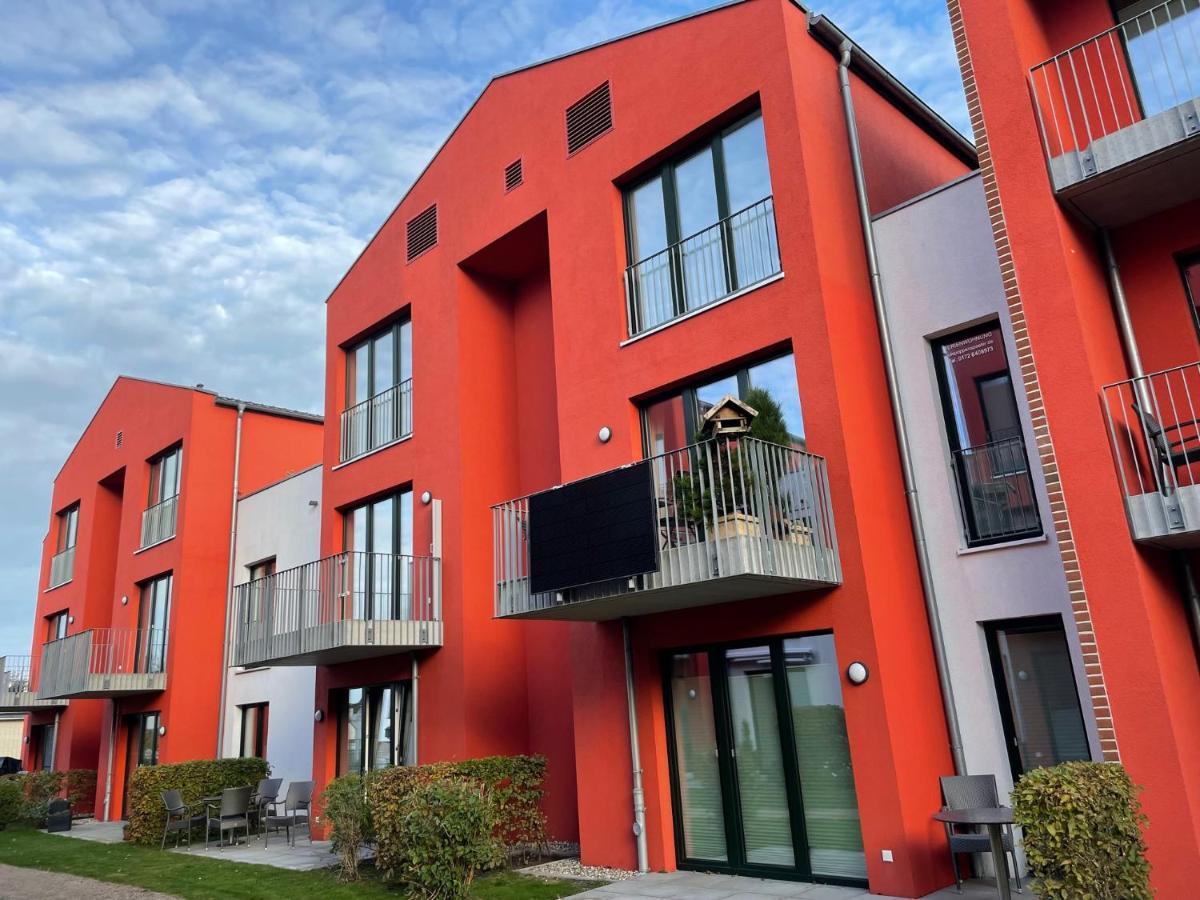 Pole Poppenspaeler Mit Ladestation Busum Exterior photo